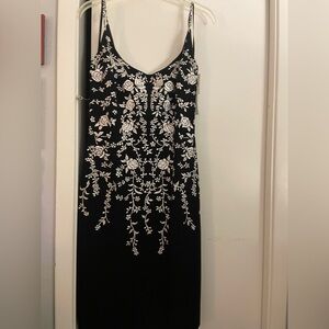 Maggy London black & white embroidered party dress with beaded straps Size 8